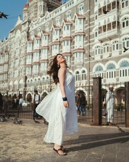 Sandeepa Dhar feet photo thumbnail