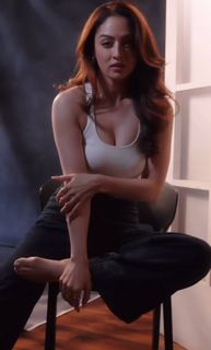 Sandeepa Dhar feet photo thumbnail