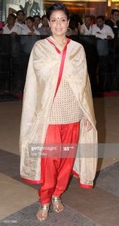 Sandhya Mridul feet photo 5