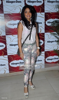 Sandhya Mridul feet photo 3
