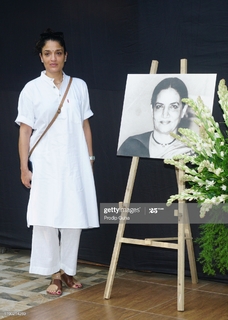 Sandhya Mridul feet photo 12