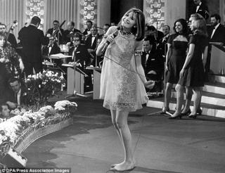 Sandie Shaw feet photo 6