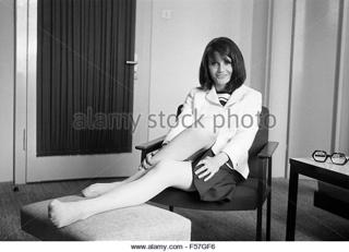 Sandie Shaw feet photo 1