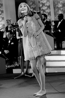 Sandie Shaw feet photo 8