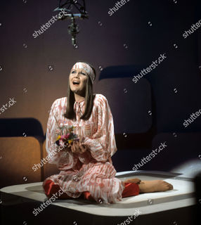 Sandie Shaw feet photo 13