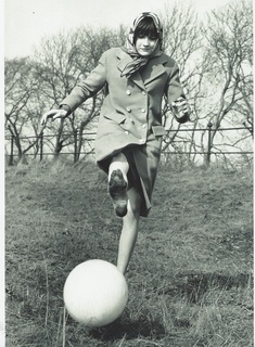 Sandie Shaw feet photo 10