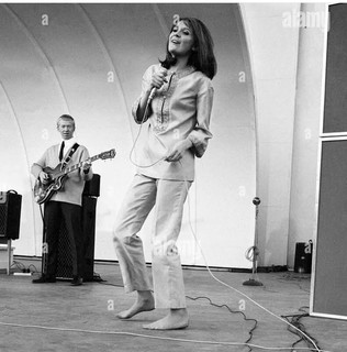 Sandie Shaw feet photo 15