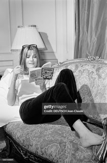 Sandie Shaw feet photo 3