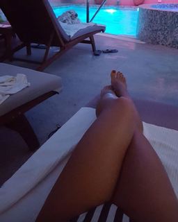 Sandra Afrika feet photo thumbnail