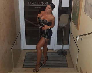 Sandra Afrika feet photo thumbnail