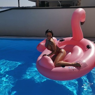 Sandra Afrika feet photo thumbnail