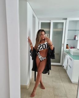 Sandra Afrika feet photo thumbnail