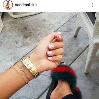 Sandra Afrika feet photo thumbnail