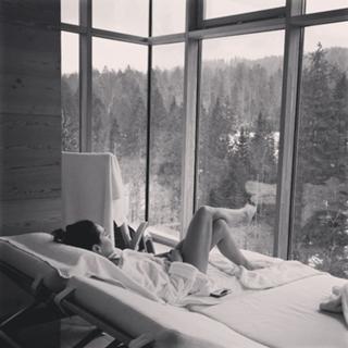 Sandra Ahrabian feet photo 9