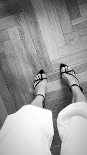 Sandra Ahrabian feet photo 9