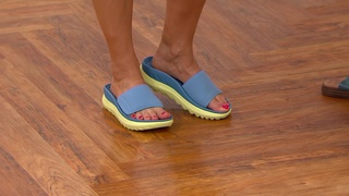 Sandra Bennett feet photo 8