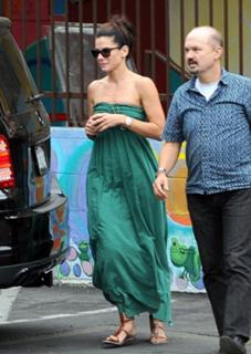 Sandra Bullock feet photo thumbnail