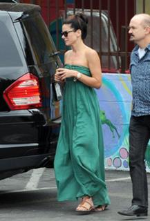 Sandra Bullock feet photo thumbnail