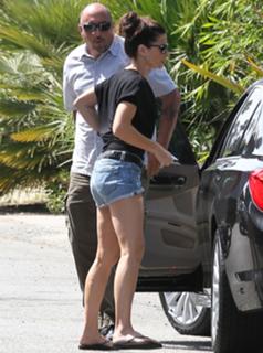 Sandra Bullock feet photo thumbnail