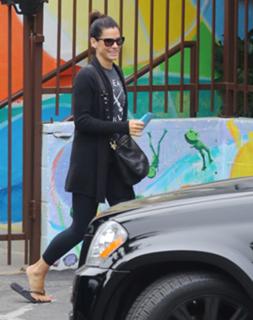 Sandra Bullock feet photo thumbnail