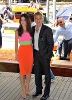 Sandra Bullock feet photo thumbnail