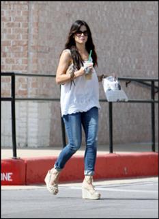 Sandra Bullock feet photo thumbnail