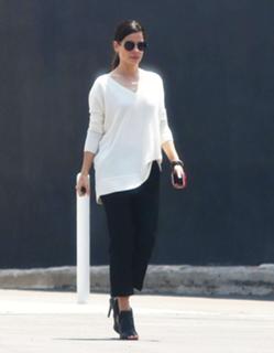 Sandra Bullock feet photo thumbnail