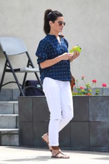 Sandra Bullock feet photo thumbnail
