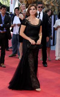 Sandra Bullock feet photo thumbnail