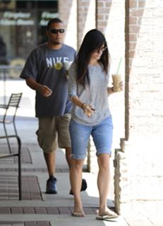 Sandra Bullock feet photo thumbnail