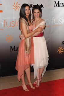 Sandra Bullock feet photo thumbnail
