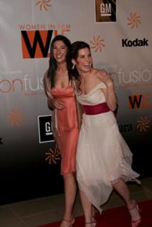 Sandra Bullock feet photo thumbnail