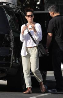 Sandra Bullock feet photo thumbnail