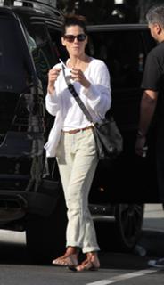 Sandra Bullock feet photo thumbnail