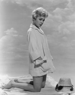 Sandra Dee feet photo 9