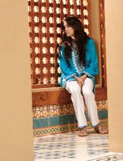 Sandra Echeverría feet photo thumbnail