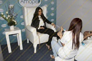 Sandra Echeverría feet photo thumbnail