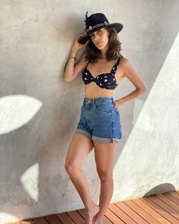 Sandra Echeverría feet photo thumbnail