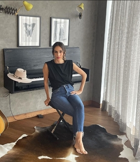 Sandra Echeverría feet photo thumbnail