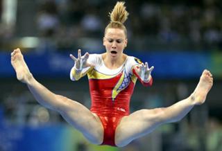 Sandra Izbasa feet photo 20
