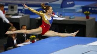Sandra Izbasa feet photo 2
