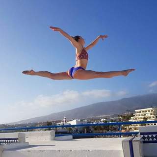 Sandra Izbasa feet photo 14