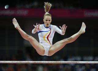 Sandra Izbasa feet photo 18