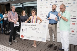 Sandra Maischberger feet photo thumbnail