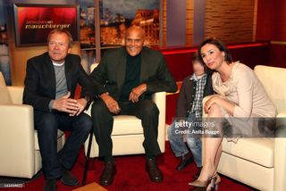 Sandra Maischberger feet photo thumbnail