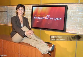 Sandra Maischberger feet photo thumbnail