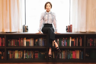 Sandra Oh feet photo thumbnail