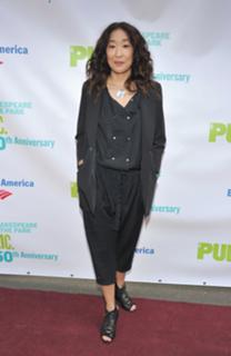 Sandra Oh feet photo thumbnail
