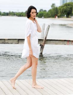 Sandrine Holt feet photo 1
