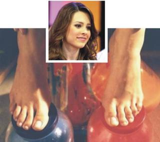 Sandy feet photo thumbnail